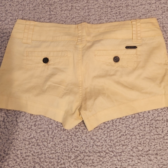 BKE Mollie shorts - Picture 2 of 2